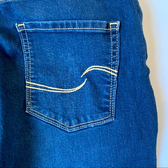 Women’s Levi’s Strauss modern skinny jeans 37” L 19” hip to hip - Picture 3 of 10